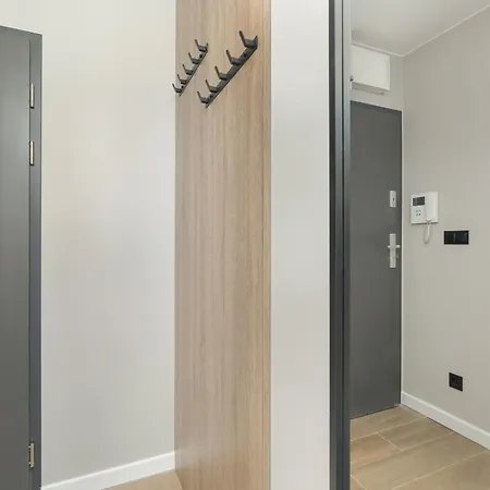 Nadolnik With Balcony & Ac By Rent Like *