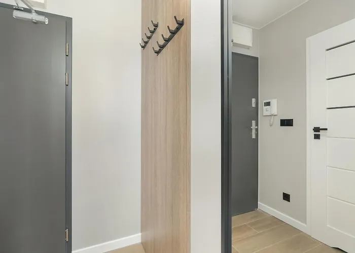 Nadolnik With Balcony & Ac By Rent Like *